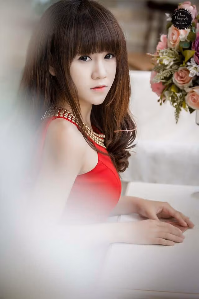 Những người bạn thân của Diễm Nhi dù ban đầu cũng khá khó chịu với sự điệu đà của cô bạn nhưng sau đó khi quen và thấu hiểu họ lại cho đó là một điểm riêng biệt làm nên con người Diễm Nhi không lẫn với ai. “Chị điệu” là cách gọi bông đùa, dễ thương mà bạn bè dành cho cô nàng 9X xinh đẹp này.