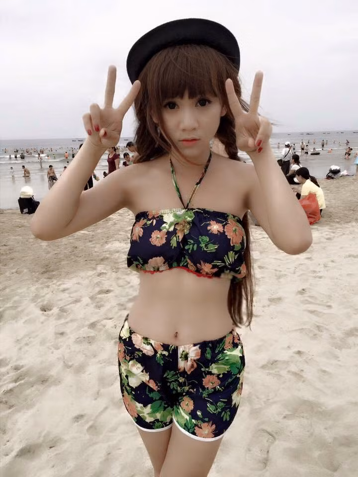 Là một cô gái có phong cách rất nữ tính và một chút tiểu thư, Diễm Nhi cho biết từ nhỏ cô đã khá thích làm điệu, làm cho mình dễ thương và đó là tính cách vốn có, nên cô bạn không hiểu vì sao lại có nhiều chê bai, chỉ trích mình đến vậy.