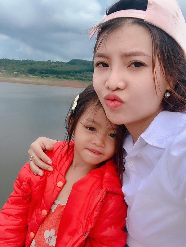 Thời điểm hiện tại, mẹ đơn thân 9X cho biết kinh tế đã vững hơn trước kia khi cùng bạn kinh doanh một cơ sở làm đẹp tại TP HCM.