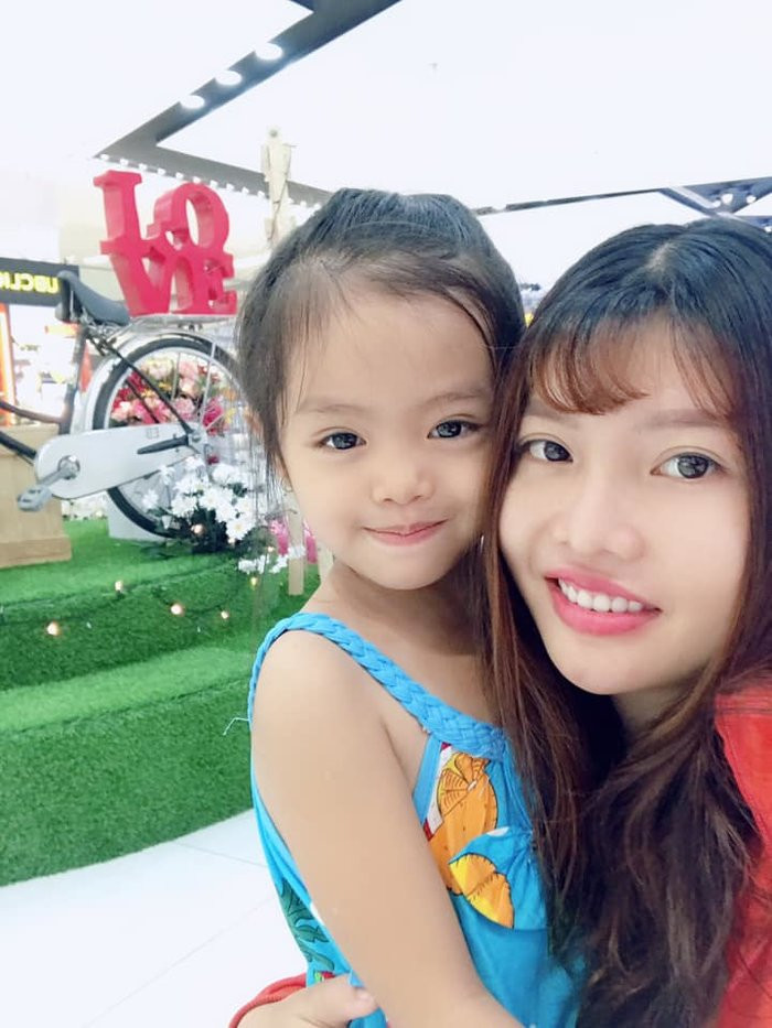 Từng bị chồng bỏ vì lý do ngoại hình, sau cú sốc đó, cô cho biết bản thân cũng từng trải qua một vài mối tình khác kể từ ngày nổi tiếng. Thế nhưng, cô đều chia tay vì thấy tính cách không hợp. Hiện Phượng muốn tập trung hơn vào sự nghiệp và chăm sóc cho con cái.