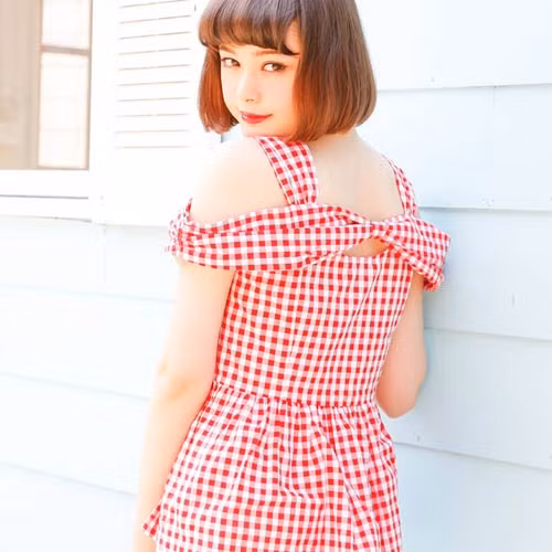 Trang cá nhân trên các mạng xã hội của Tina Tamaki cũng luôn có hàng trăm nghìn người theo dõi, chờ đợi những bức ảnh mới của bông hồng lai sở hữu vẻ đẹp bay bổng này.