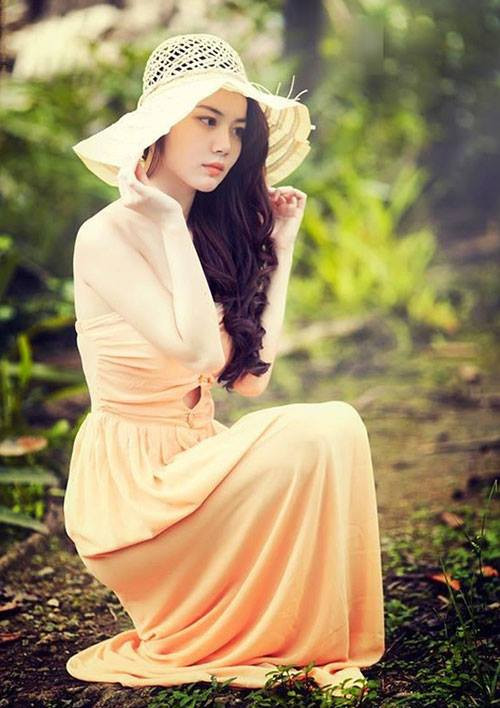 Cô gái trẻ đã nhiều lần khẳng định vẻ đẹp của cô là hoàn toàn tự nhiên, nhưng vẫn luôn có nhiều tin nhắn, bình luận kết tội cô nói dối. Điều này khiến cô nàng từng tốt nghiệp ĐH Kinh tế có lúc rơi vào trạng thái trầm cảm.