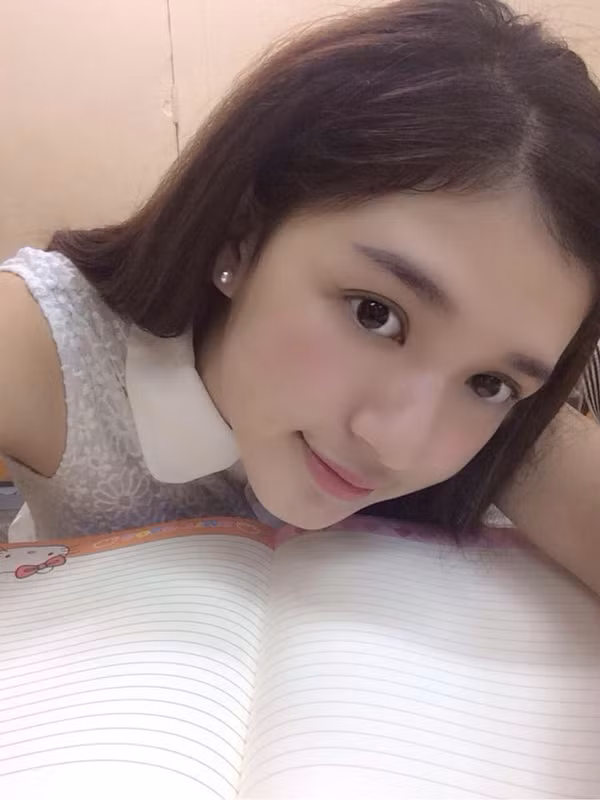 Lâu dần, Thục Anh học cách chấp nhận những lời phán xét này, nhờ sự động viên của gia đình và những người bạn thân, Thục Anh đã nhanh chóng lấy lại tinh thần để tập trung vào học tập và công việc kinh doanh.