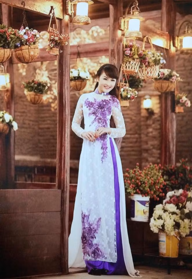 Nhiều khán giả đánh giá nếu so sánh Thanh Huyền và một số ca sĩ khác cùng trang lứa như Hương Tràm, Văn Mai Hương... Thanh Huyền dường như ít được chú ý, kém nổi bật hơn...