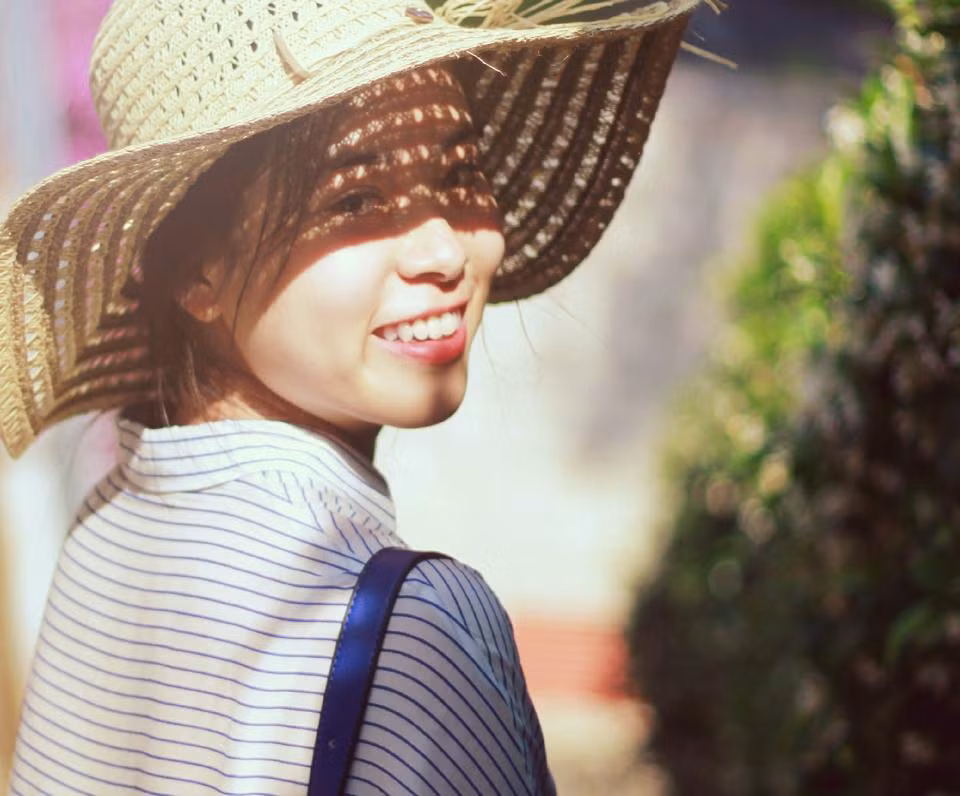 Võ Túc Ngân còn là một cô gái được một số trang tin của giới trẻ Việt Nam giới thiệu như một gương mặt nữ du học sinh bươn trải nơi đất khách quê người nhờ những công việc làm thêm mang lại nhiều kinh nghiệm.