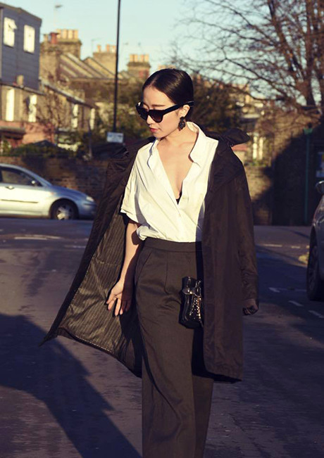 "Lấy thời trang để nuôi thời trang", là cách làm mà Thùy Dương đang theo đuổi... Thu nhập từ nghề stylist, thiết kế, từ các xưởng thời trang... giúp Thùy Dương có được nguồn "tái đầu tư" vào những bộ trang phục hàng hiệu, những phụ kiện đẳng cấp như giày, túi xách... ở London và cô muốn sở hữu chúng như một bộ sưu tập của riêng mình.