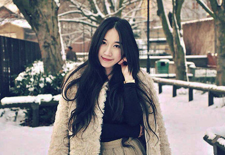 Đặng Thùy Dương, sinh năm 1989 cũng là một stylist trẻ tuổi được nhiều sao trong làng giải trí Việt tín nhiệm, hợp tác. Thùy Dương đang là sinh viên trường Istituto Marangoni, Anh, nổi tiếng với phong cách thời trang dạo phố rất cá tính, ấn tượng.