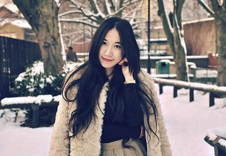 Đặng Thùy Dương, sinh năm 1989 cũng là một stylist trẻ tuổi được nhiều sao trong làng giải trí Việt tín nhiệm, hợp tác. Thùy Dương đang là sinh viên trường Istituto Marangoni, Anh, nổi tiếng với phong cách thời trang dạo phố rất cá tính, ấn tượng.