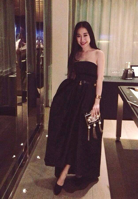 Ngoài việc làm stylist cho các nhân vật nổi tiếng, Thùy Dương cũng là nhà thiết kế của cửa hàng thời trang áo cưới do mẹ cô bạn làm chủ ở Đà Nẵng.