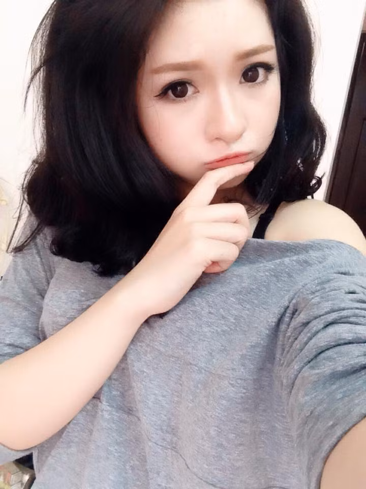 Tuy nhiên, cũng vì khuôn mặt đẹp gần như hoàn hảo mà Việt Hương thỉnh thoảng cũng phải gánh chịu nhiều rắc rối.