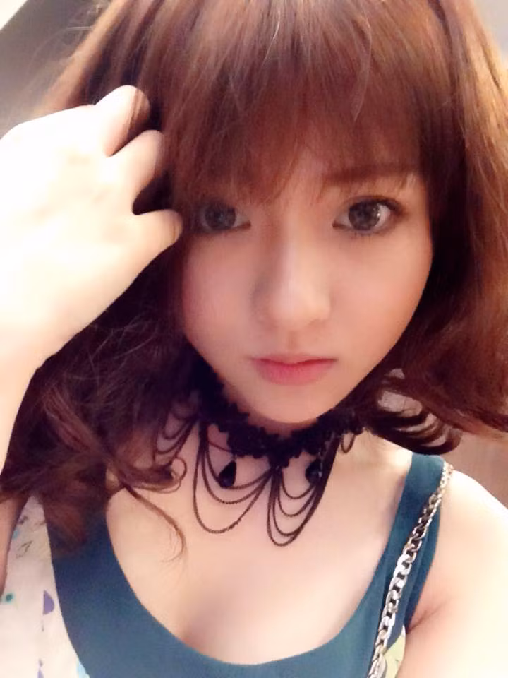 Để những nét đẹp trên khuôn mặt thêm nổi bật, ấn tượng, Việt Hương còn phải sử dụng thêm một số "chiêu thức", kỹ năng chuyên môn trong nghề makeup. Và đây là cách làm đẹp thông thường, hợp lý mà mọi cô gái trẻ đều mong muốn mình có thể làm thật tốt.