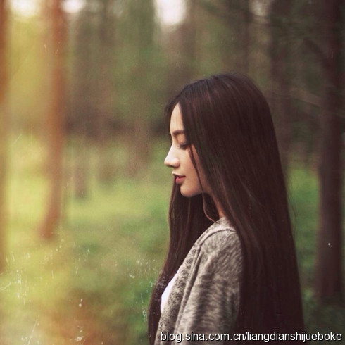 Shu Wen cho biết, cô thay đổi phong cách để phù hợp với yêu cầu của bộ phận làm ý tưởng, concept phim, ảnh của công ty. Điều này hoàn toàn là để phục vụ công việc, sau khi hoàn tất Shu Wen sẽ trở lại phong cách thường thấy, không duy trì hình ảnh bị cho là sến sẩm trong đời thường.