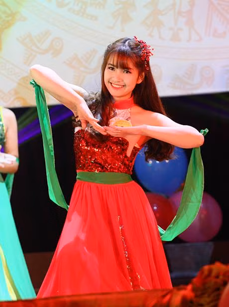 Tại cuộc thi năm nay, Lê Hà sớm được chú ý và là một trong số những thí sinh nổi bật nhất ngay từ những vòng thi đầu tiên. Trong vòng thi tài năng, Lê Hà mang đến cho ban giám khảo, khán giả một điệu múa truyền thống đầy duyên dáng và ấn tượng. Cô nàng quê Phú Thọ cũng tỏa sáng rực rỡ trong vòng thi với trang phục áo dài, để lại nhiều ấn tượng sâu sắc với khán giả, các sinh viên theo dõi.