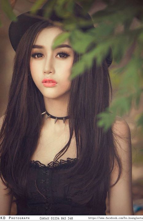 Phong cách ảnh của Duy Anh luôn tạo cho người xem cảm xúc man mác buồn. Cảm xúc này được thể hiện thông qua cách biểu lộ của người mẫu, những đôi mắt sâu nhìn mãi không chán và cách blend màu khá đặc trưng.