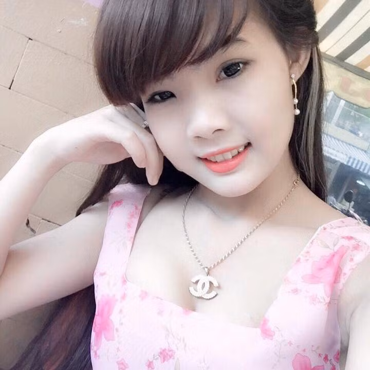 Cô bạn sở hữu làn da trắng bóc, thân hình khá nảy nở, phù hợp với phong cách quyến rũ, sexy mà các nữ DJ ở Việt Nam thường hướng tới.