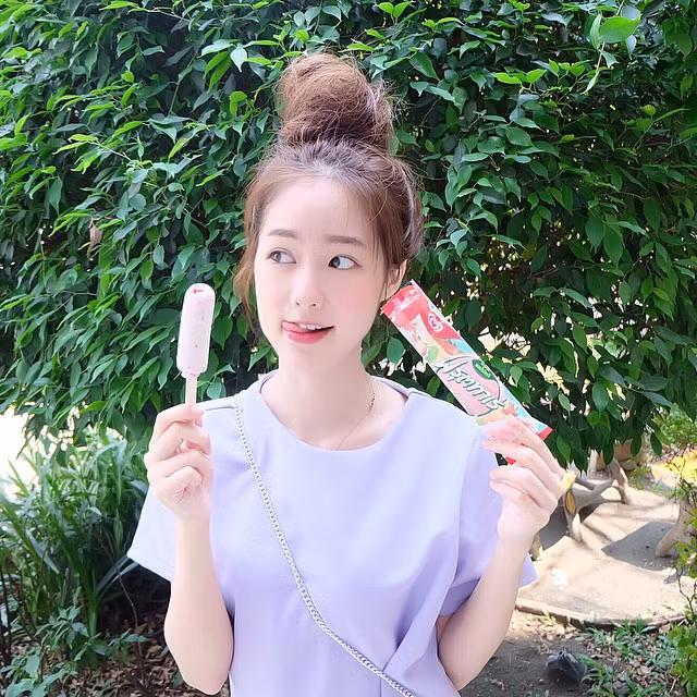 Mỗi bức ảnh ăn uống của Pimtha thường giới thiệu đến một món ăn ngon, độc đáo, hoặc được check-in tại những địa điểm hấp dẫn khiến ai xem cũng phải phát thèm.