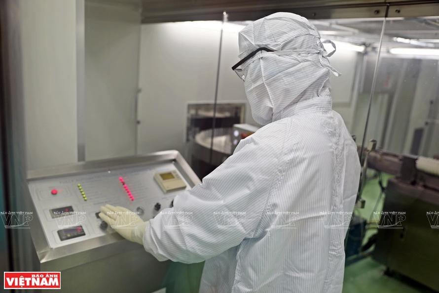 Can canh quy trinh gia cong vac xin Sputnik V tai Viet Nam