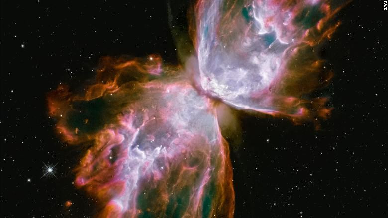 Tinh vân Con bọ (hay tinh vân Bướm) cách chúng ta khoảng 3.800 năm ánh sáng trong chòm sao Scorpius.