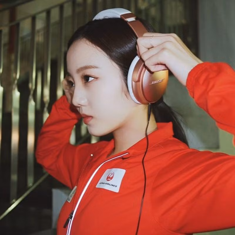 Trên mạng xã hội từng lan truyền tin đồn Marin sinh ra trong gia đình giàu có, ông nội là tài phiệt, còn để lại cho cô tài sản thừa kế lớn. Tuy nhiên, những bài đăng vô căn cứ sau đó đã bị xóa. Thực tế, gia đình Marin giống như đa phần người Nhật, có cách sống bình dị, không phô trương. VĐV sinh năm 2001 cũng được dạy tự lập, kiếm tiền dựa trên năng lực của mình. Ảnh: Instagram NV.