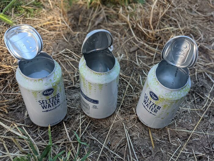 6. Những lon nước bị bung miệng do quá nóng