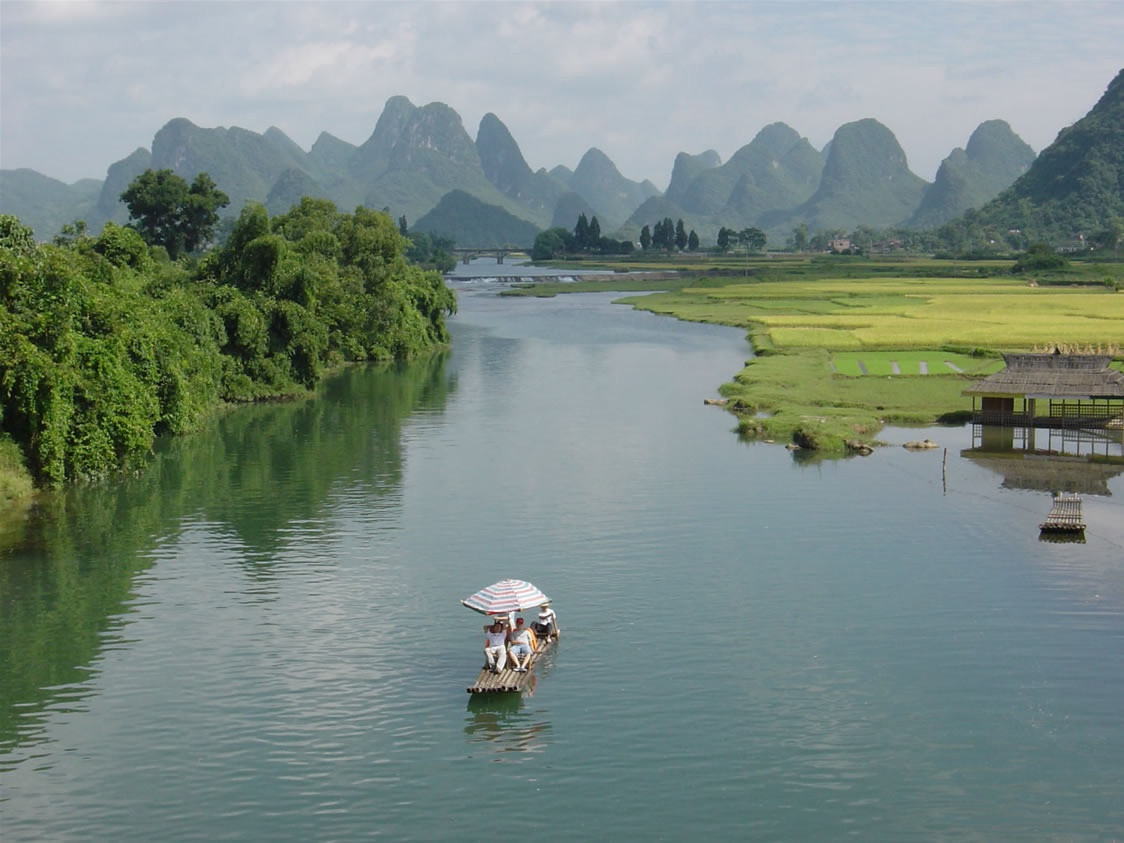 Trong thời gian làm tri châu ở Nghệ An, Uy Minh Vương Lý Nhật Quang đã có công tổ chức cho nhân dân khai hoang nhiều vùng để mở rộng diện tích trồng trọt, đắp đê sông Lam để phát triển nông nghiệp, mở 2 con đường thượng đạo từ Đô Lương ra Thanh Hoá rồi Thăng Long và từ Đô Lương lên Kỳ Sơn.