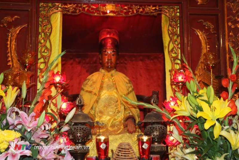 Theo Thần phả ở đền Quả Sơn (Đô Lương), trong trận cuối cùng tử chiến với giặc Lão Qua bảo vệ biên cương phía Nam Đại Việt, Uy Minh Vương Lý Nhật Quang đã hy sinh trên chiến trường năm 1057 (sách Việt điện u linh ghi ông chết khi về già, không bệnh tật).