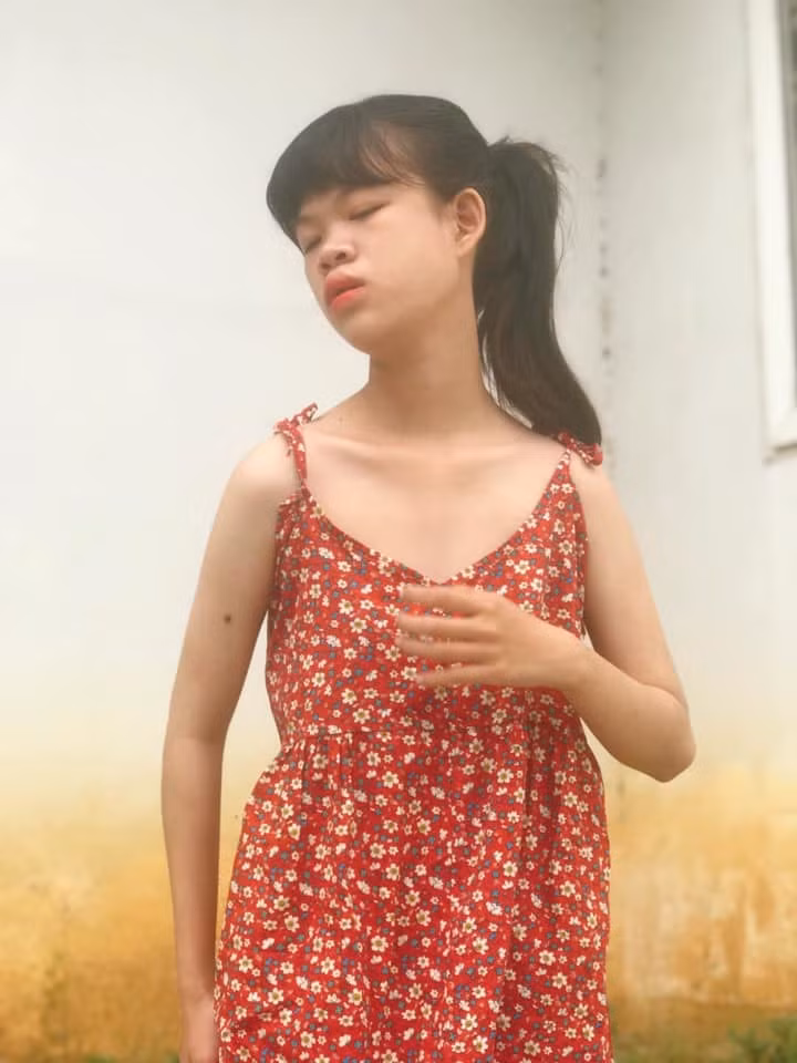 Cụ thể từ sau khi nổi tiếng, Thanh Nga Bento thường nhận lời quảng cáo cho các shop thời trang như giày dép, balo, quần áo, phụ kiện thời trang… Thời gian đầu cô nhận được nhiều lời khen và ủng hộ bởi dù còn nhỏ tuổi nhưng đã biết kiếm thêm thu nhập để giúp đỡ bố mẹ già yếu.