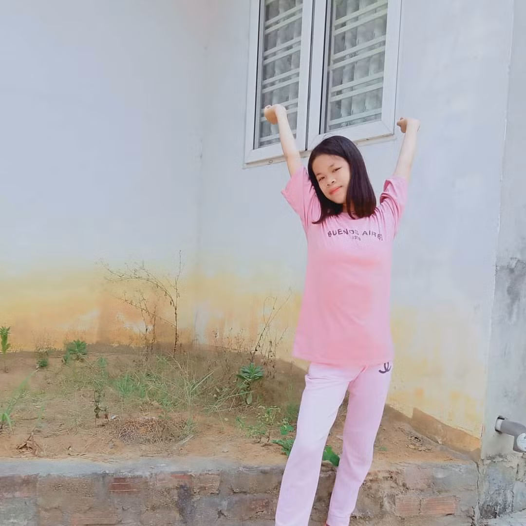 Cụ thể, Thanh Nga có viết: "Sorry mọi người yêu, Nga đã hở một xíu ạ! Lần sau Nga sẽ rút kinh nghiệm ạ. Mong tất cả mọi người yêu Nga thông cảm ạ!".