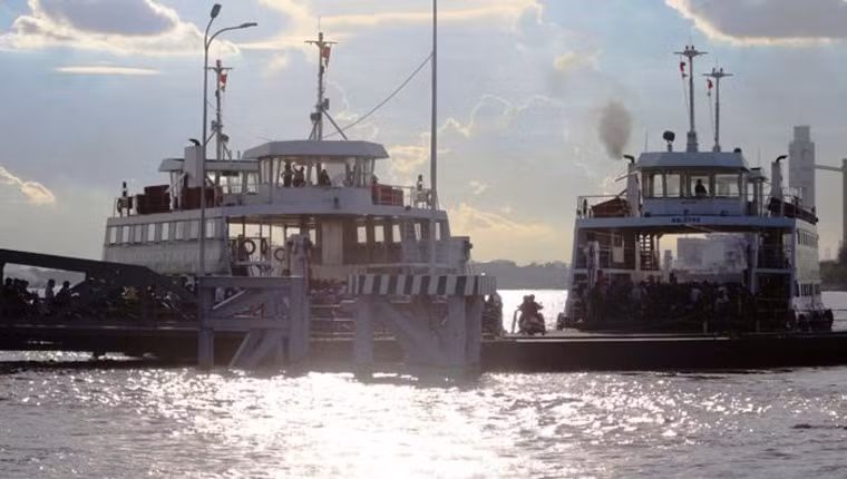 Theo ông Tuấn, dự báo lượng khách sẽ dồn về cùng lúc trong trong các ngày mùng 4,5 Tết nên bến phà đã huy động 6 phà lớn từ 100 tấn đến 200 tấn hoạt động hết công suất xoay vòng chạy liên tục không nghỉ.