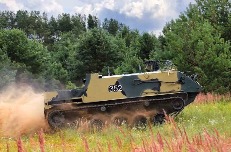 Được trang bị động cơ diessel UTD-29 làm mát bằng nước, công suất 500 mã lực, BTR-MDM đạt tốc độ tối đa đến 70km/h và di chuyển dưới nước tốc độ 10km/h.