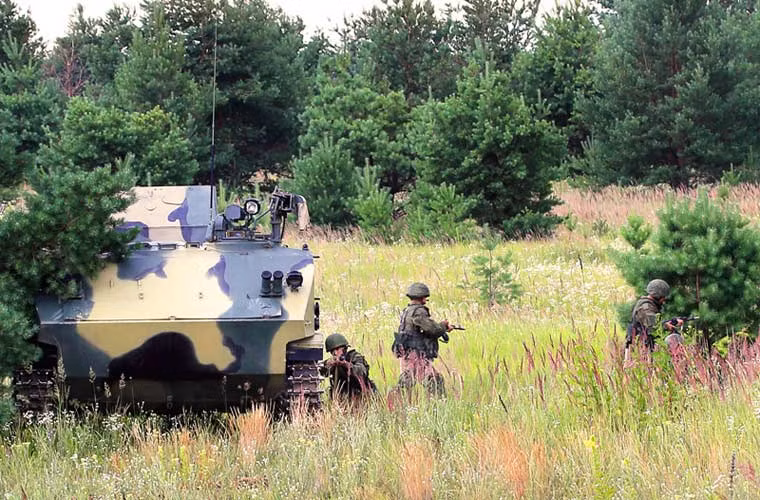 BTR-MDM (Shell-M) là xe thiết giáp chở quân lội nước, đa nhiệm, đổ bộ đường không được thiết kế cho bộ đội nhảy dù, các đơn vị đột kích đường không của Hải quân đánh bộ. Nó có thể vận chuyển binh sĩ, nhiên liệu, đạn dược, phụ tùng trên chiến trường...