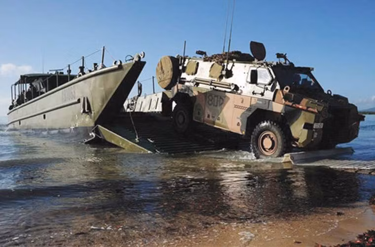 Mỹ và Australia tuyên bố: “cuộc tập trận Talisman Sabre nhằm nâng cao khả năng tác chiến phòng thủ của Australia, tăng cường năng lực hợp tác trong thực hành tác chiến”.