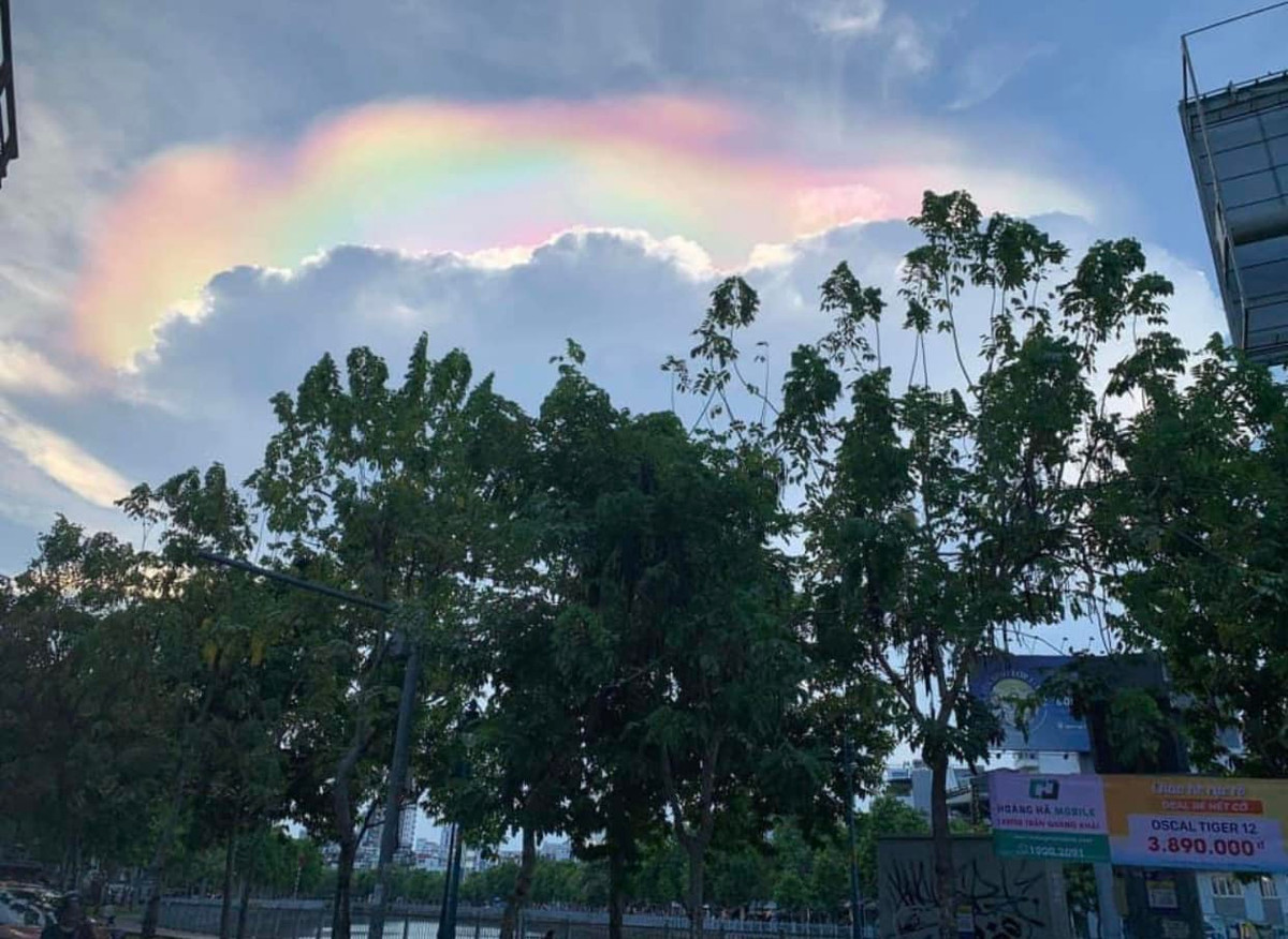 Ky dieu may ngu sac xuat hien tren bau troi TP HCM-Hinh-5