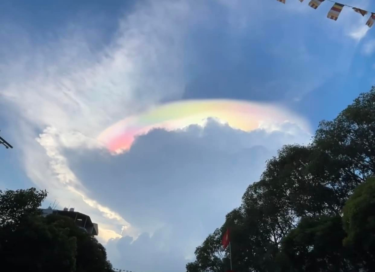 Ky dieu may ngu sac xuat hien tren bau troi TP HCM-Hinh-7