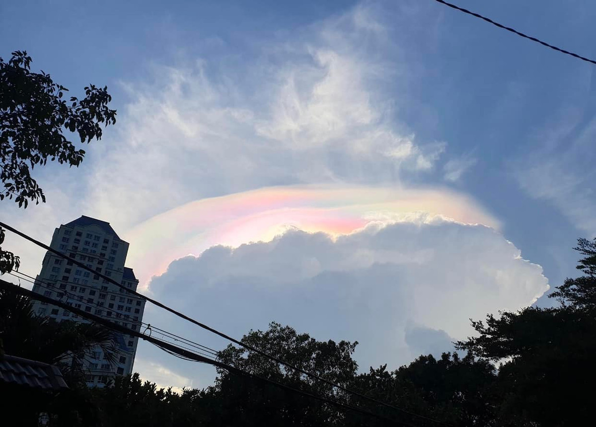 Ky dieu may ngu sac xuat hien tren bau troi TP HCM-Hinh-4