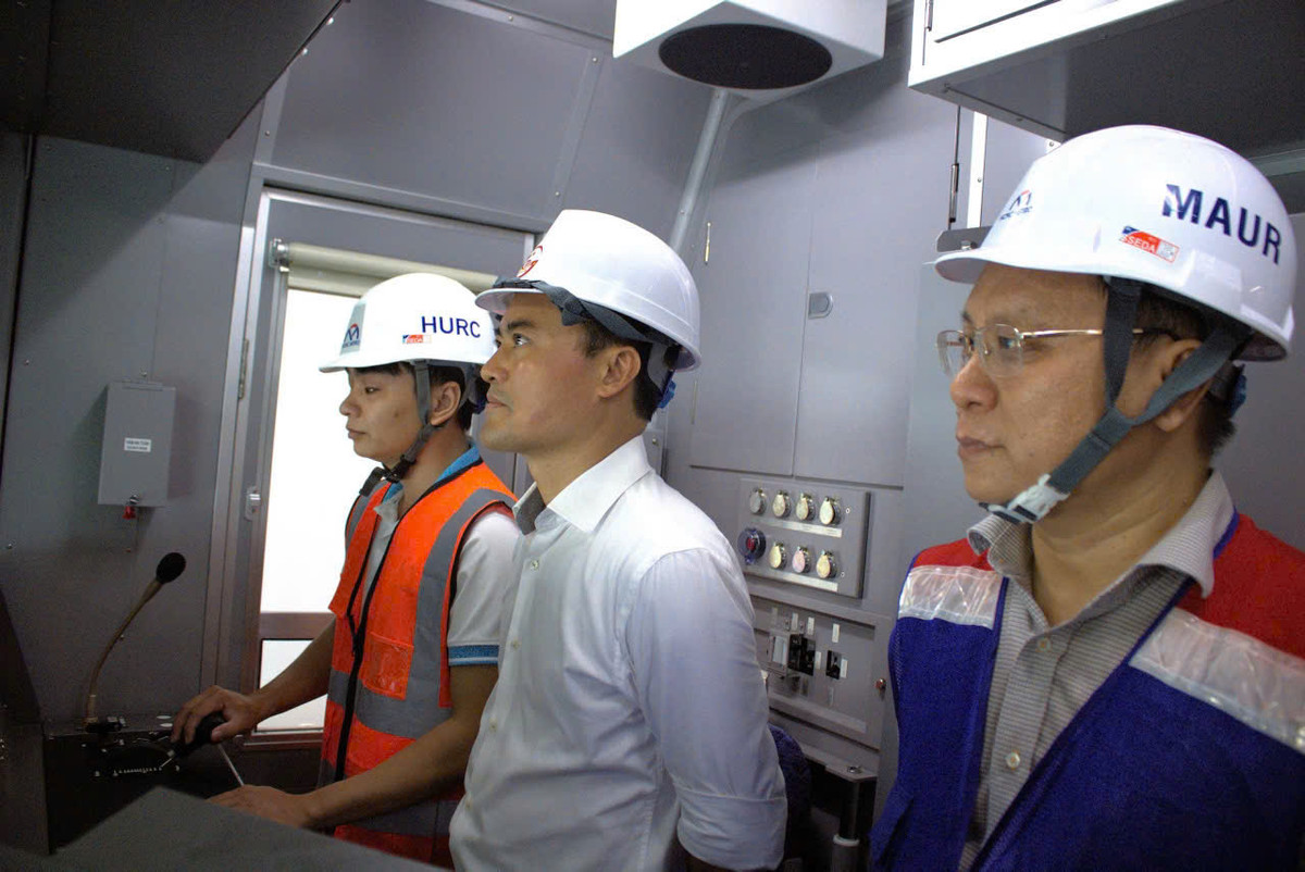 Nha thau Hitachi ban giao thiet bi dao tao cho tuyen Metro So 1