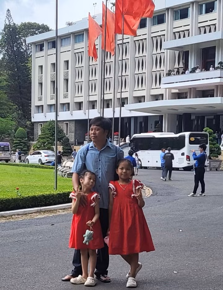 Hang ngan nguoi dan, du khach den Dinh Doc Lap trong dip le 30/4-Hinh-7