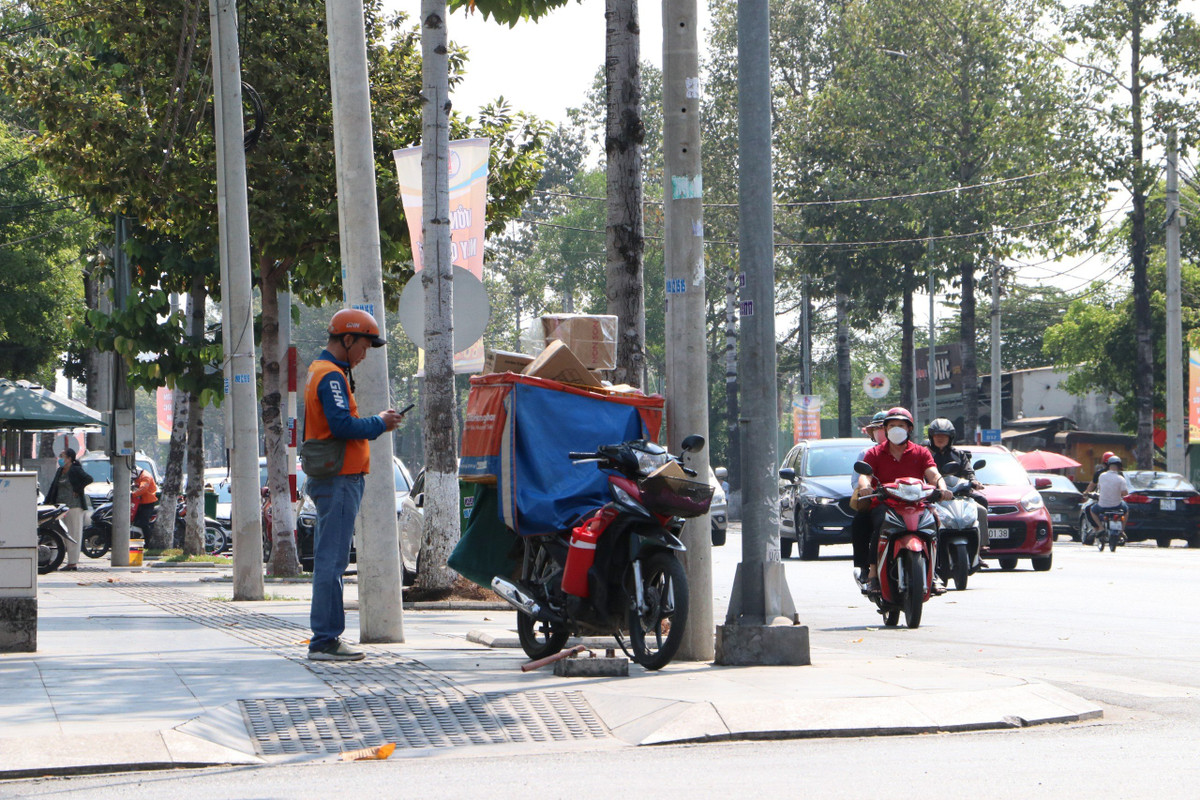 Anh Mỹ cho biết: “đặc thù của nghề shiper là phải chấp nhận mọi thời tiết, phải nỗ lực để kịp giao hàng cho khách đúng thời gian”. 