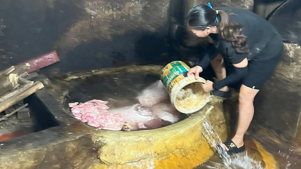 Dong Nai: Phat lo mo heo 17 trieu, buoc luoc chin gan 300kg thit