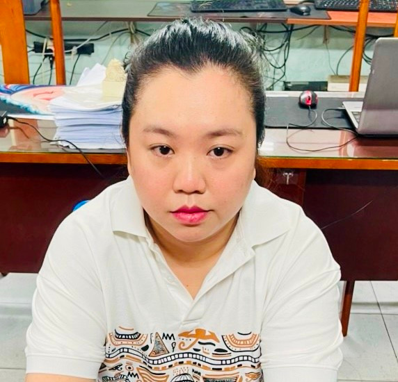 Bat co gai lua dao lam thu tuc du hoc hon 8 ty dong