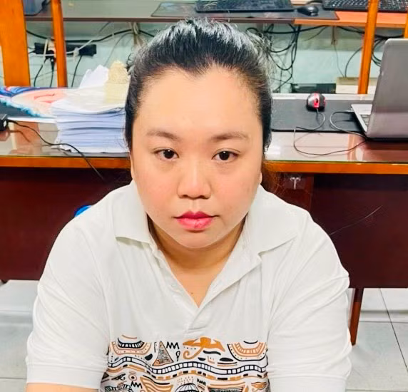 Bat co gai lua dao lam thu tuc du hoc hon 8 ty dong