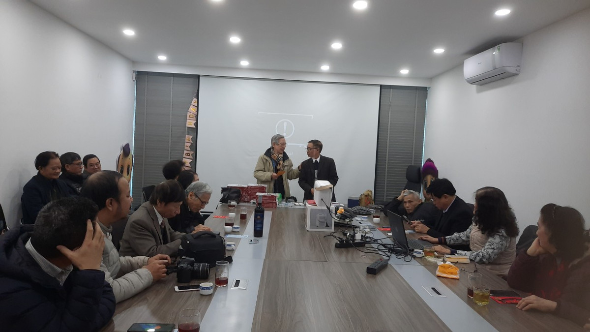 TS. Dao Hong Thu voi ngon ngu hoc khoi lieu day trien vong-Hinh-3