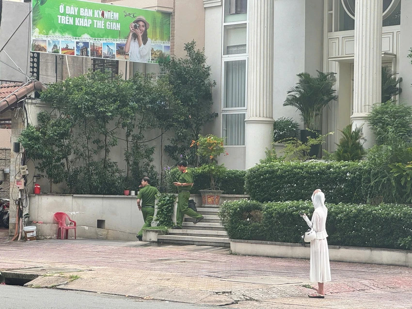 Cảnh sát có mặt tại nhà Tổng Giám đốc Quốc Cường Gia Lai - Hình 2 Canh sat co mat tai nha Tong Giam doc Quoc Cuong Gia Lai-Hinh-2