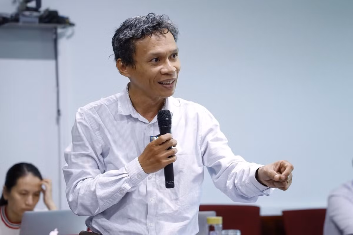 Giảng viên Hiến pháp góp ý dự thảo ghi âm, ghi hình tại tòa Giang vien Hien phap gop y du thao ghi am, ghi hinh tai toa