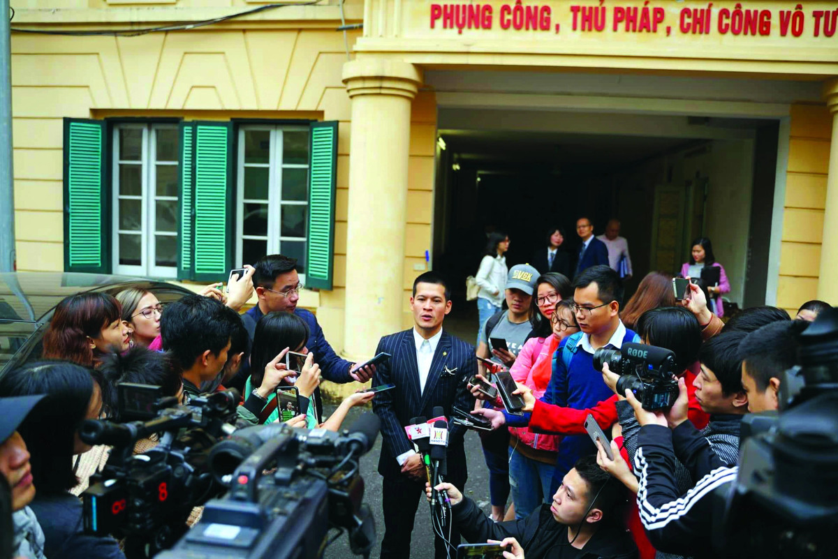 Giảng viên Hiến pháp góp ý dự thảo ghi âm, ghi hình tại tòa - Hình 2 Giang vien Hien phap gop y du thao ghi am, ghi hinh tai toa-Hinh-2