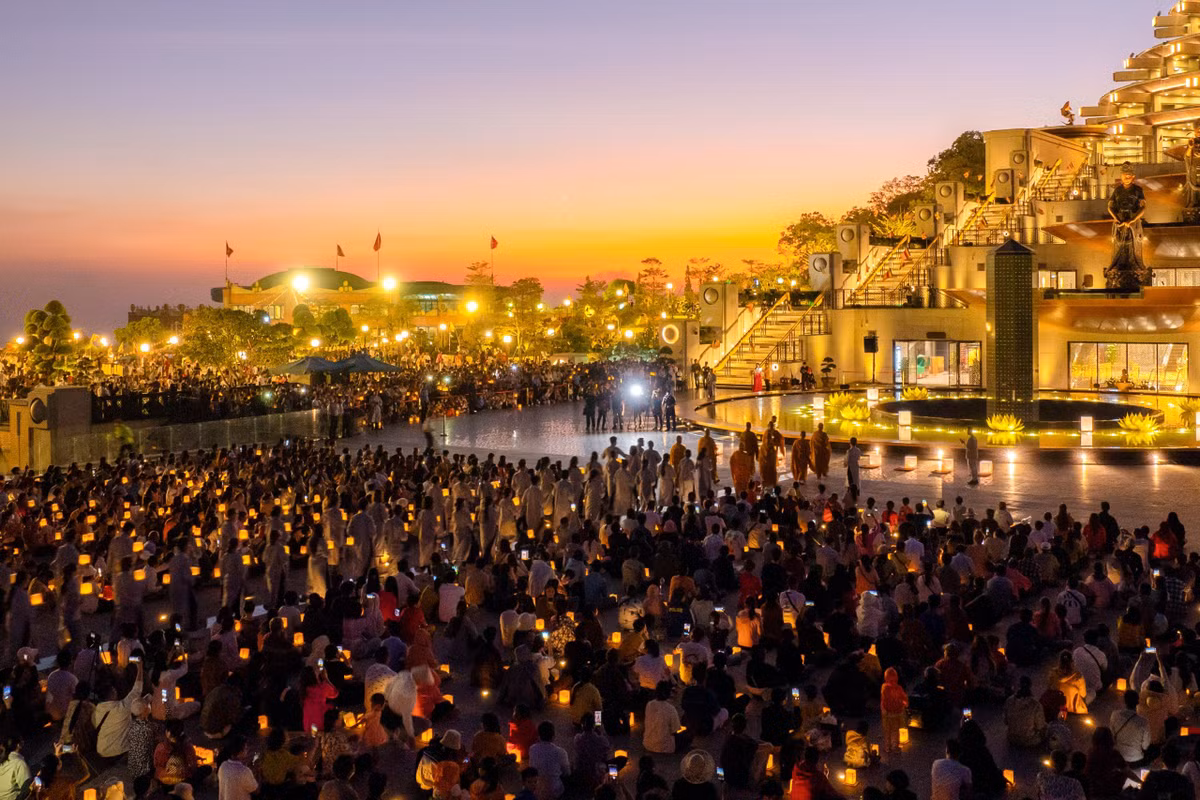 Tay Ninh: Nhieu le hoi ky niem 49 nam ngay thong nhat dat nuoc-Hinh-2