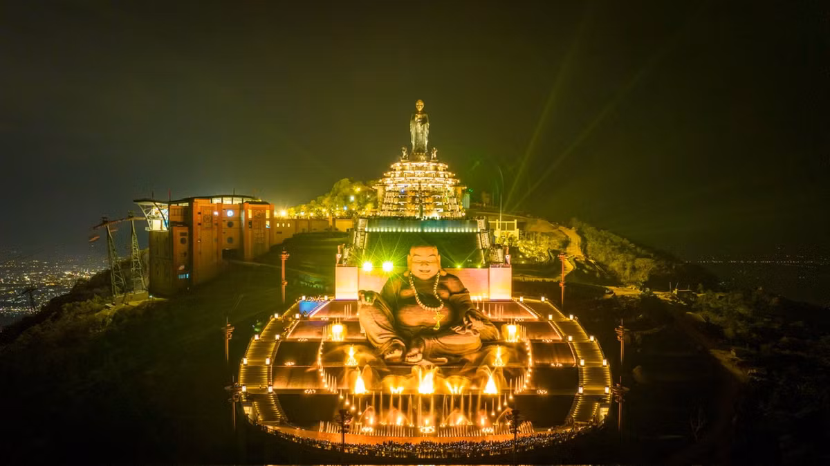 Tay Ninh: Nhieu le hoi ky niem 49 nam ngay thong nhat dat nuoc-Hinh-3