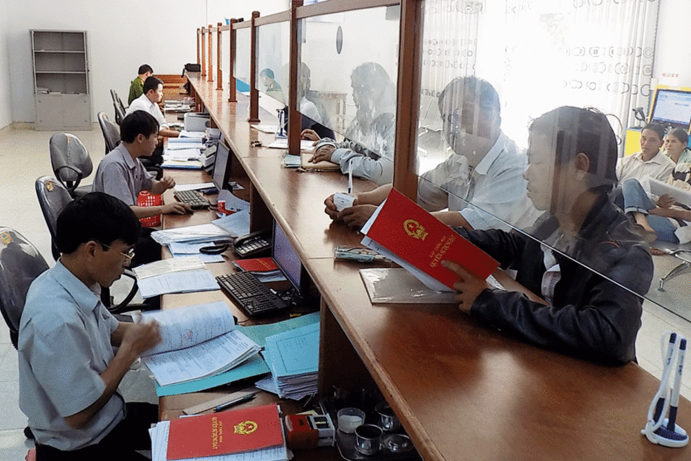 Lãnh đạo UBND TP HCM chỉ đạo thực hiện Luật Đất đai 2024 Lanh dao UBND TP HCM chi dao thuc hien Luat Dat dai 2024