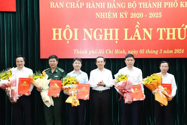 Ban Chấp hành Đảng bộ TPHCM có thêm 5 Thành ủy viên Ban Chap hanh Dang bo TPHCM co them 5 Thanh uy vien