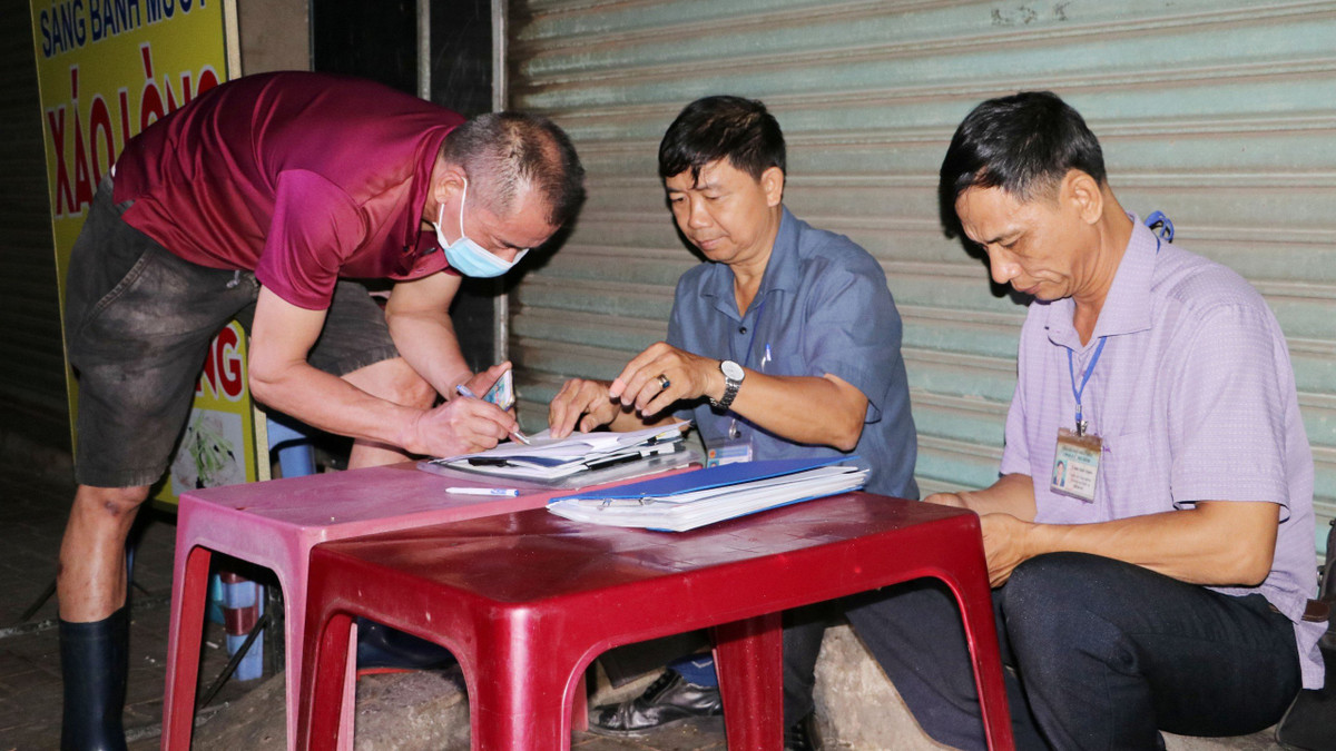 Dong Nai: Trang dem cung luc luong truy bat cac lo mo heo lau-Hinh-7